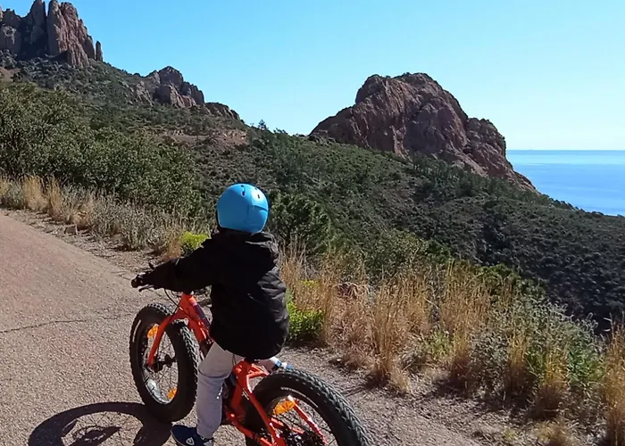 Esterel Calme Et Proche De La Mer,vtt Et Randonnées