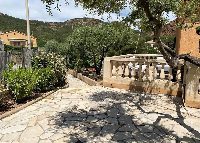 Villa Esterel Calme Et Proche De La Mer,vtt Et Randonnées *
