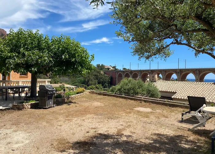 Esterel Calme Et Proche De La Mer,vtt Et Randonnées *